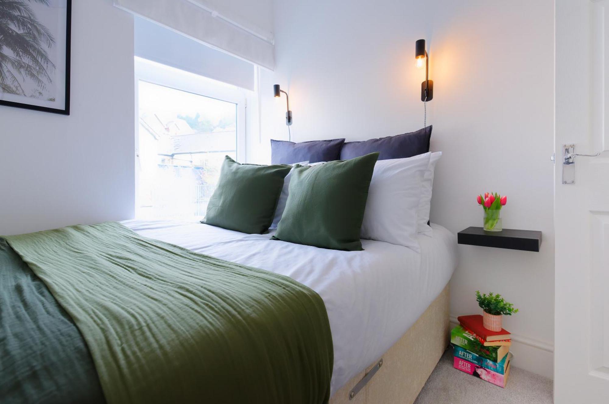 Stayright 3 Bed Home Near Hiking Trails & Parks Llwynypia Bagian luar foto