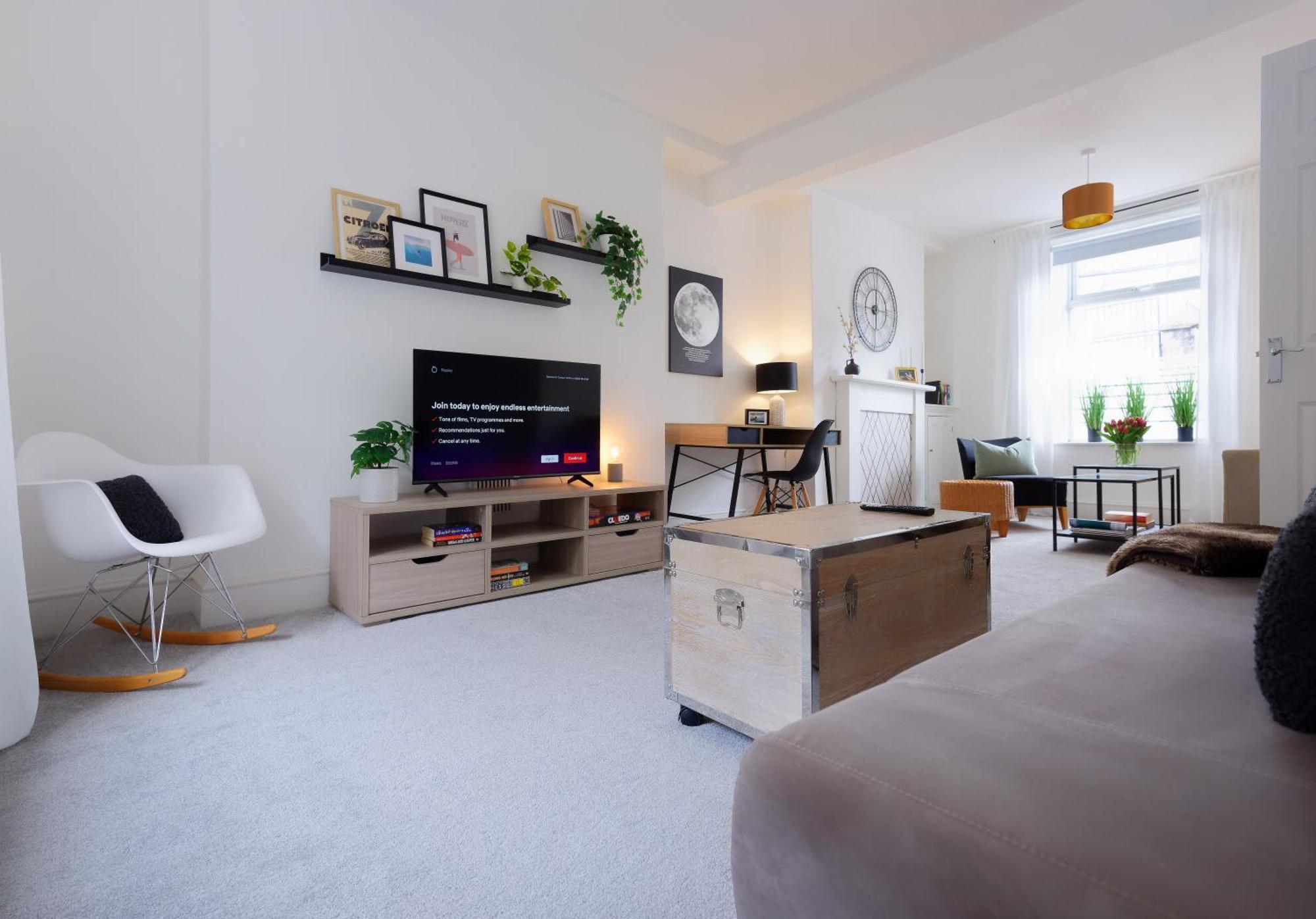 Stayright 3 Bed Home Near Hiking Trails & Parks Llwynypia Bagian luar foto