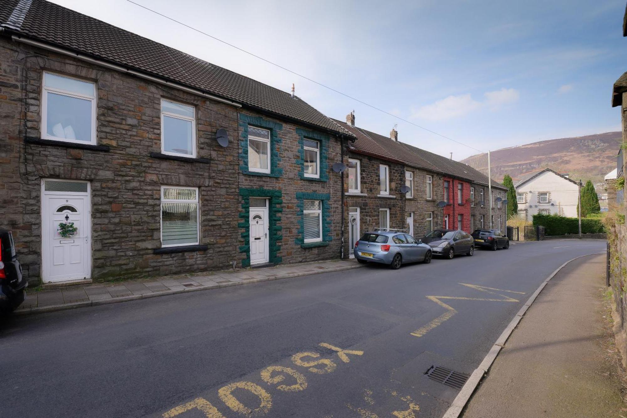 Stayright 3 Bed Home Near Hiking Trails & Parks Llwynypia Bagian luar foto